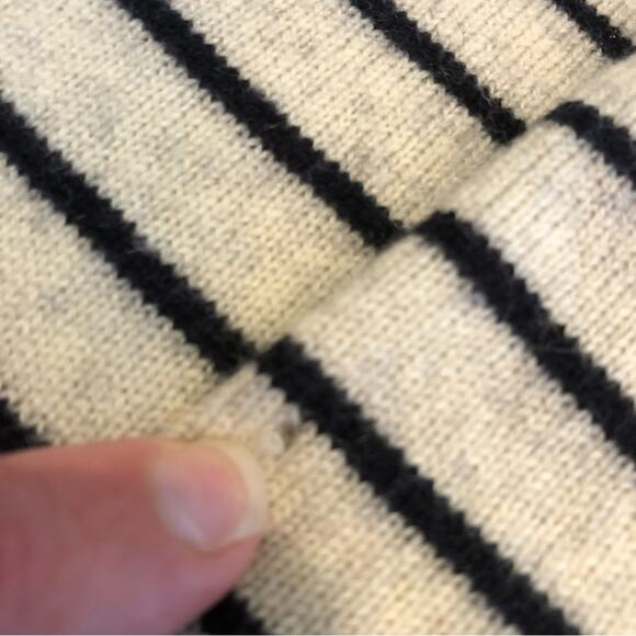 Vince oatmeal cream black striped wool cashmere sweater size Extra Small XS - Picture 12 of 16